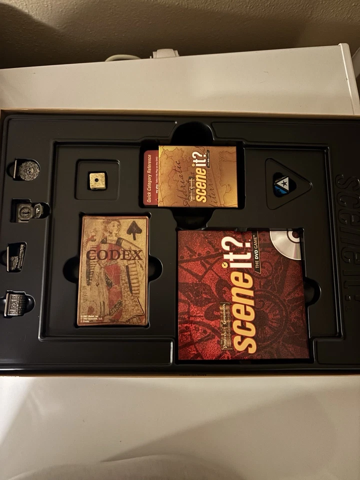 GAME Pirates of the Caribbean SCENE IT DVD Mattel 2007 Edition COMPLETE COUNTED - Image 2 of 3