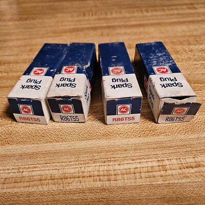 Set 4 AC Delco R86TS5 Spark Plugs NOS