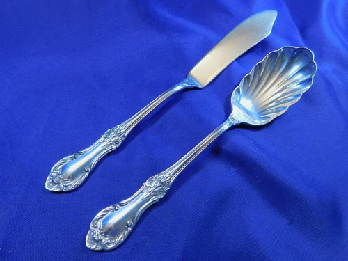 INTERNATIONAL WILD ROSE STERLING SILVER MASTER BUTTER KNIFE & SUGAR SHELL SET