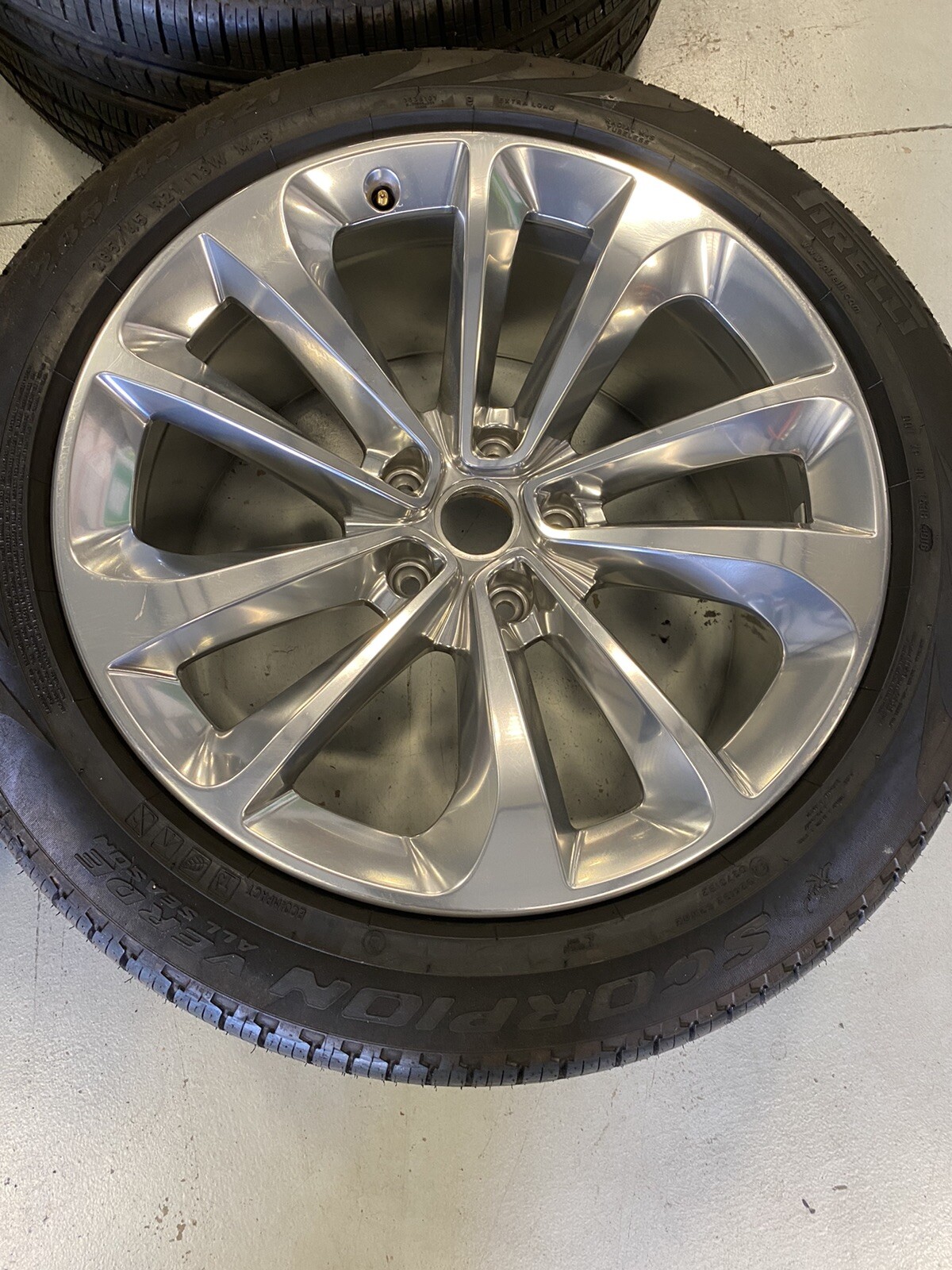 Like-New 20017-2020 21" Bentley Bentayga OEM Wheels w/Tires - 36A601025BPTD