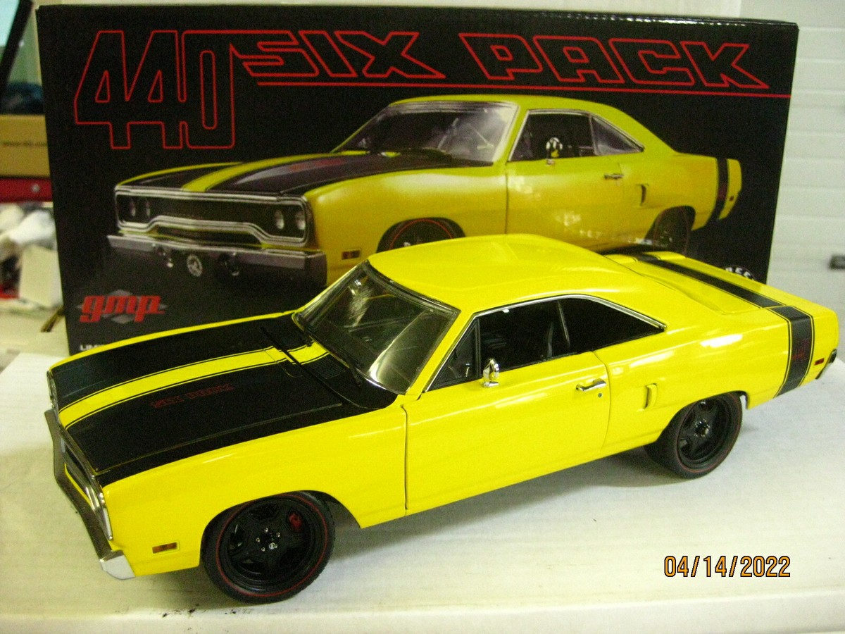 1/18 1970 PLYMOUTH ROADRUNNER STREET FIGHTER 440 6 PACK