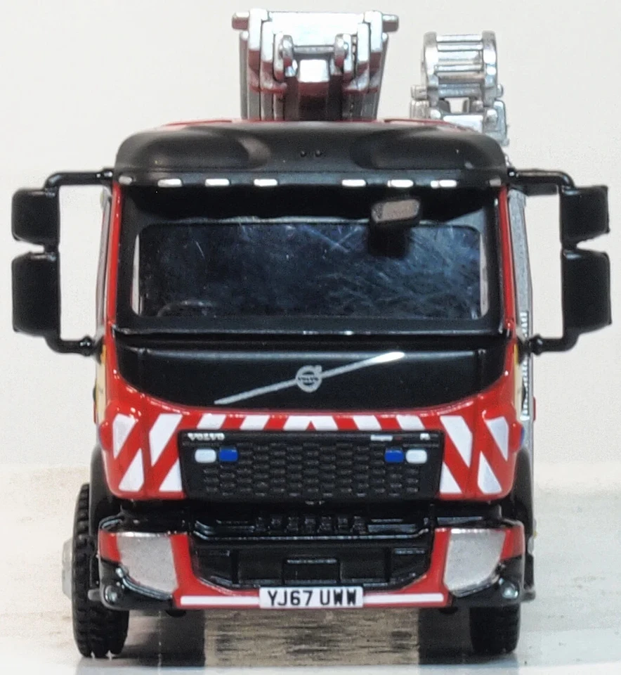 OXFORD 1/76 VOLVO FL PUMP LADDER ENGINE WEST YORKSHIRE FIRE & RESCUE 76VEO001 - Image 3 of 4