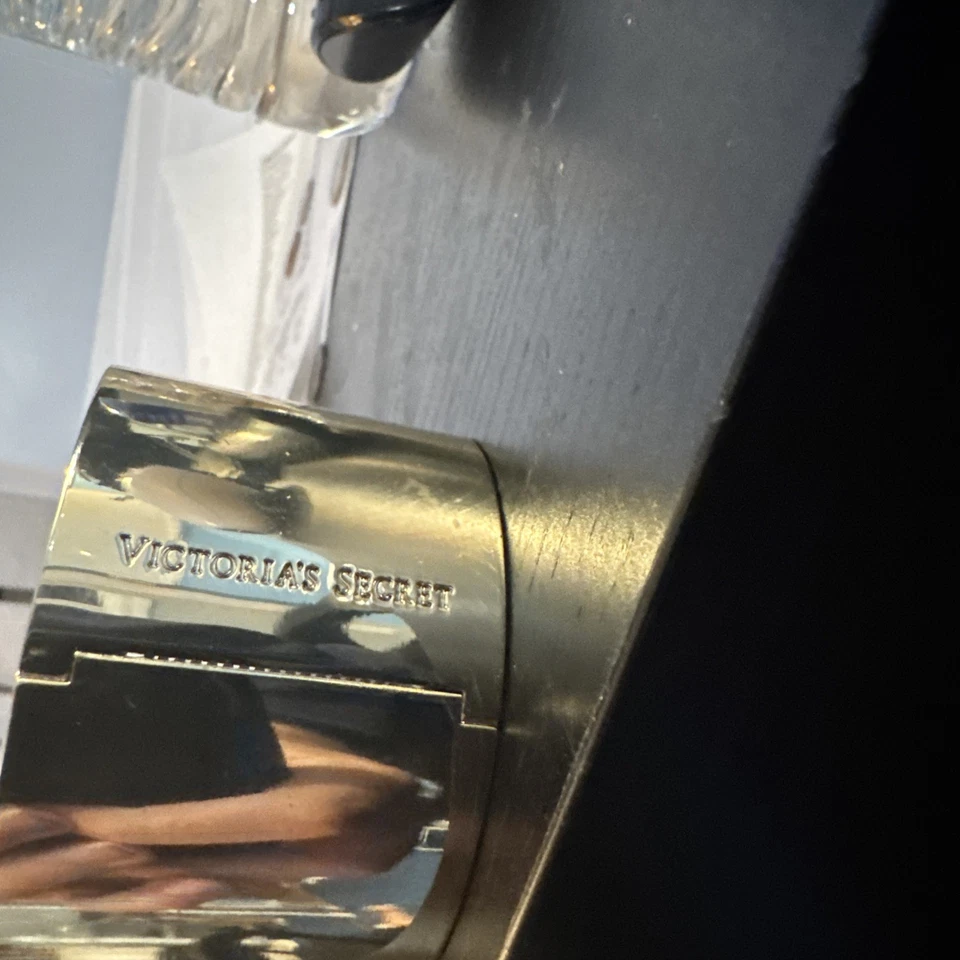 Brazalete Victoria's Secret escandaloso raro edición limitada con bisagras tono dorado Foto 3 de 3