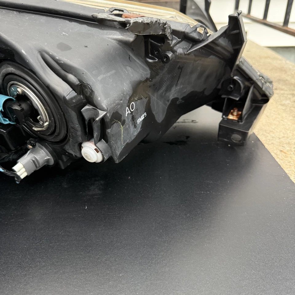 2005 2006 2008 Acura RL Xenon LH 05-08 Xenon HID Headlight OEM - Image 3 of 4