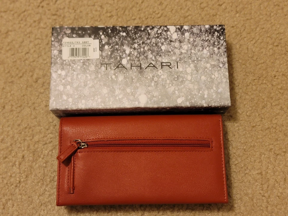 Женский бумажник Tahari красного цвета - Изображение 3 из 4