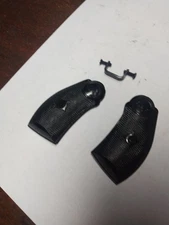 H&R  Harrington & Richardson Model 732 32 S&W Grips  Handles And Screws  #25-489