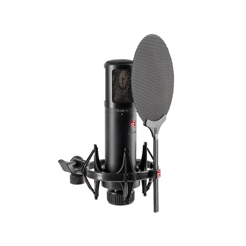 Focusrite Scarlett 2i2 Studio 4G Bundle: Boom Arm, XLR, Pop Filter