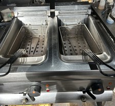 Lincat Df66 Twin Pan Countertop Electric Fryer.  2 X 3kw Electric & 2 X 9L Oil .