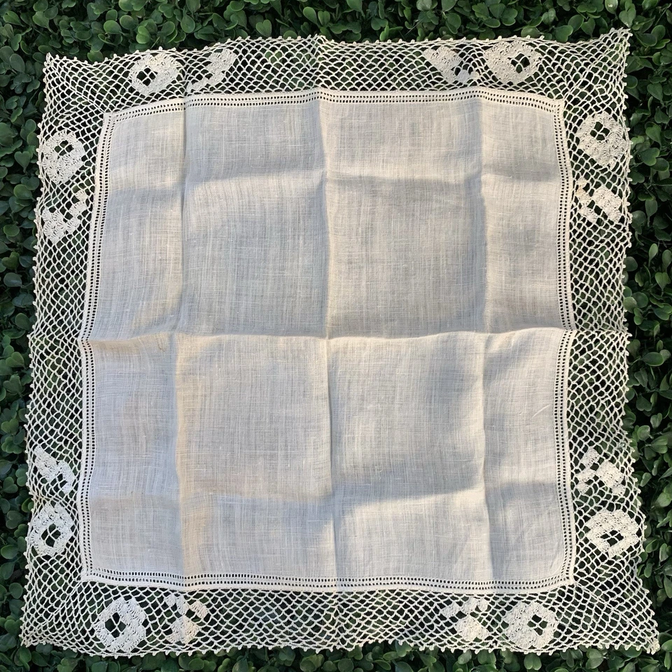 Pañuelo antiguo de algodón y red con diseño floral rosa borde de ganchillo Foto 3 de 4