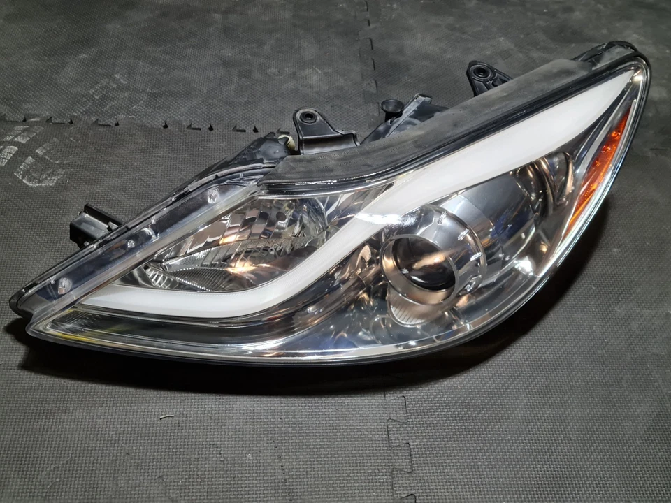 2012-2014 Hyundai Genesis LEFT Halogen Headlight with (voltage stabilizer) Foto 2 de 4
