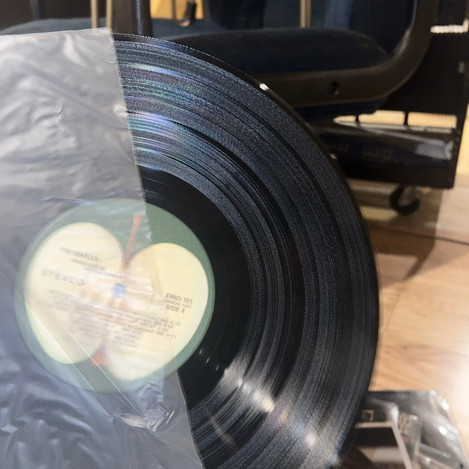 THE BEATLES ULTRA RARE WHITE ALBUM ! 2 Pictures. Paul and Ringo Vinyl NM and pic - Image 4 of 4