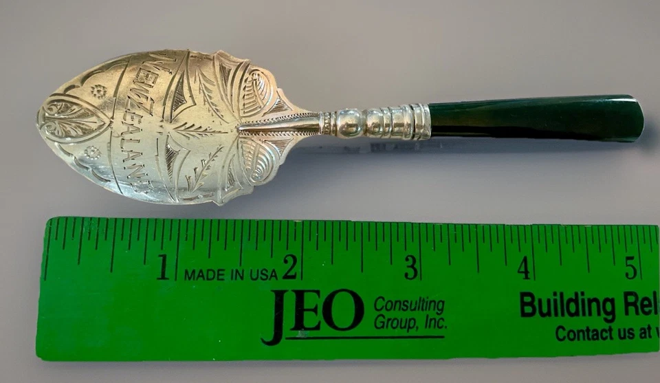 Cuchara de mermelada de plata esterlina A.C. & Co. con mango de nefrita NUEVA ZELANDA SIGLO XX Foto 4 de 4