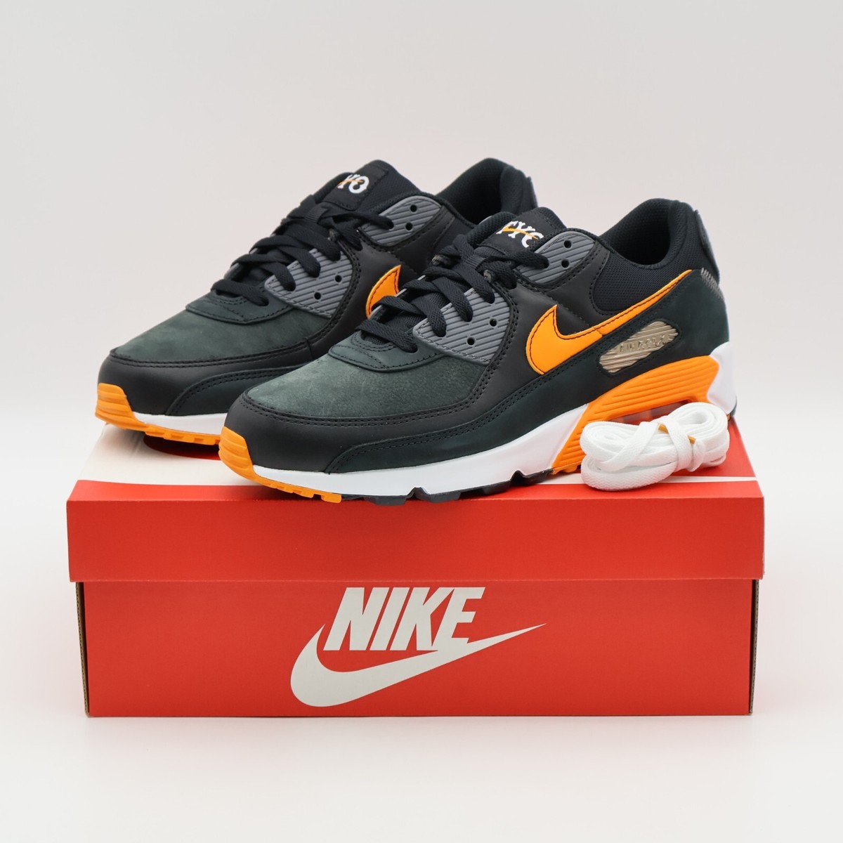 Nike Air Max 90×TOKYO GIANTS ナイキ27.5㎝ ナイキ×読売ジャイアンツのコラボスニーカー「エア マックス 90