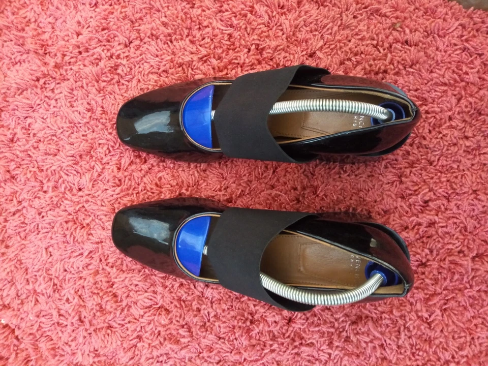 Zapatos de salón Givenchy de charol negro con bandas elásticas de tacón grueso talla 36 Foto 3 de 4