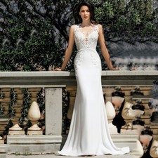 Elegant Mermaid Wedding Dress V Neck Applique Button Back Sleeveless Bridal Gown