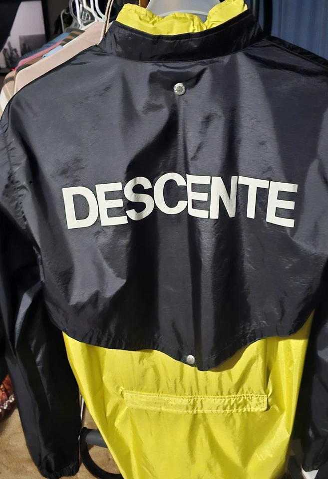 Descente Windbreaker converts into Vest Yellow/Black XL Insulated Japan - Image 2 of 2