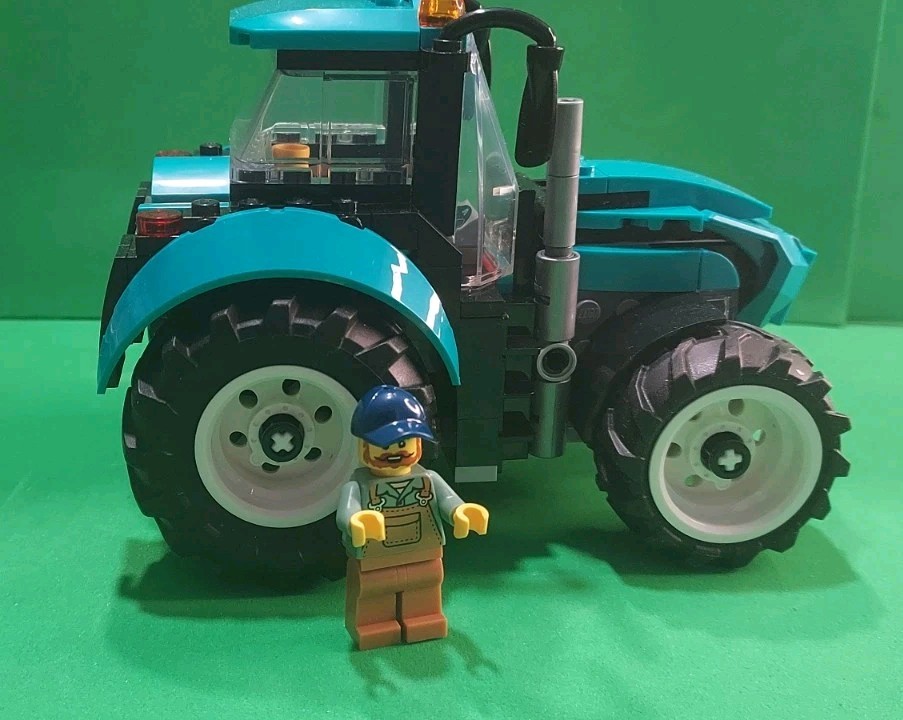 LEGO CITY #60498 TRACTOR- COMPLETE with BOX and INSTRUCTIONS