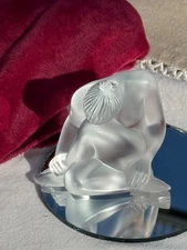 FEMME NUE  ACCROUPIE CRISTAL LALIQUE ART DECO NEUF