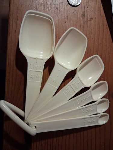 VTG Tupperware Measuring Spoons COMPLETE SET  7 w/ D Ring Almond Beige Plastic