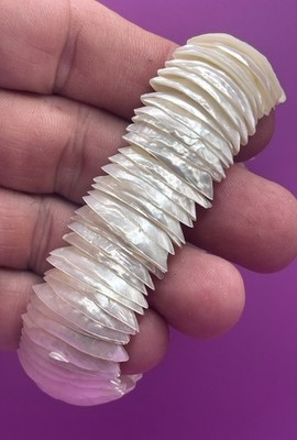 Vtg Braclet Stretch White Shells Painted Mother of Pearl Look Opalescent
