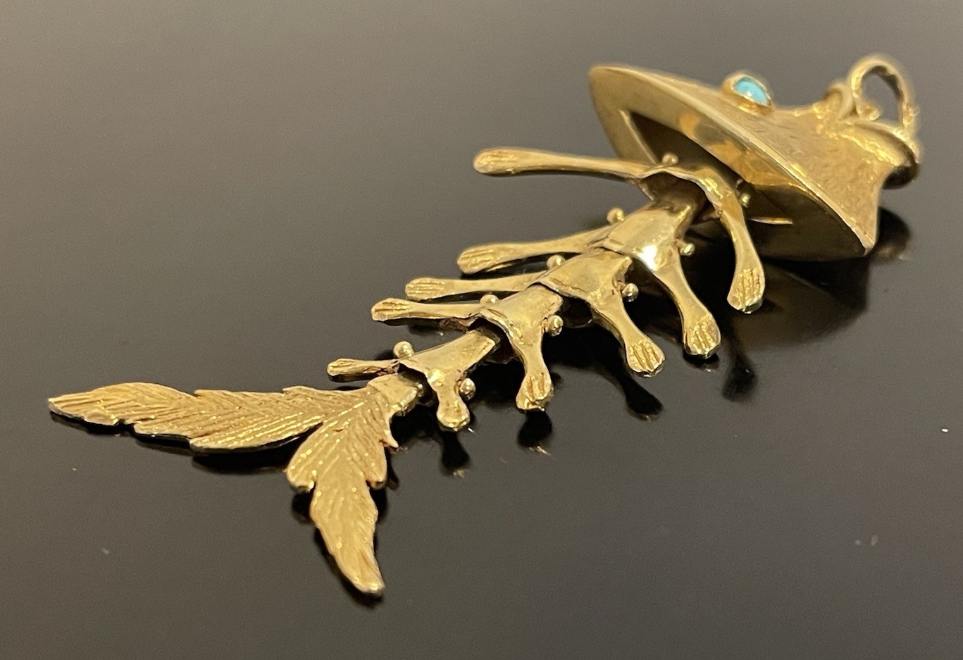 18K Solid Yellow Gold Large Articulating Fish Pen… - image 5