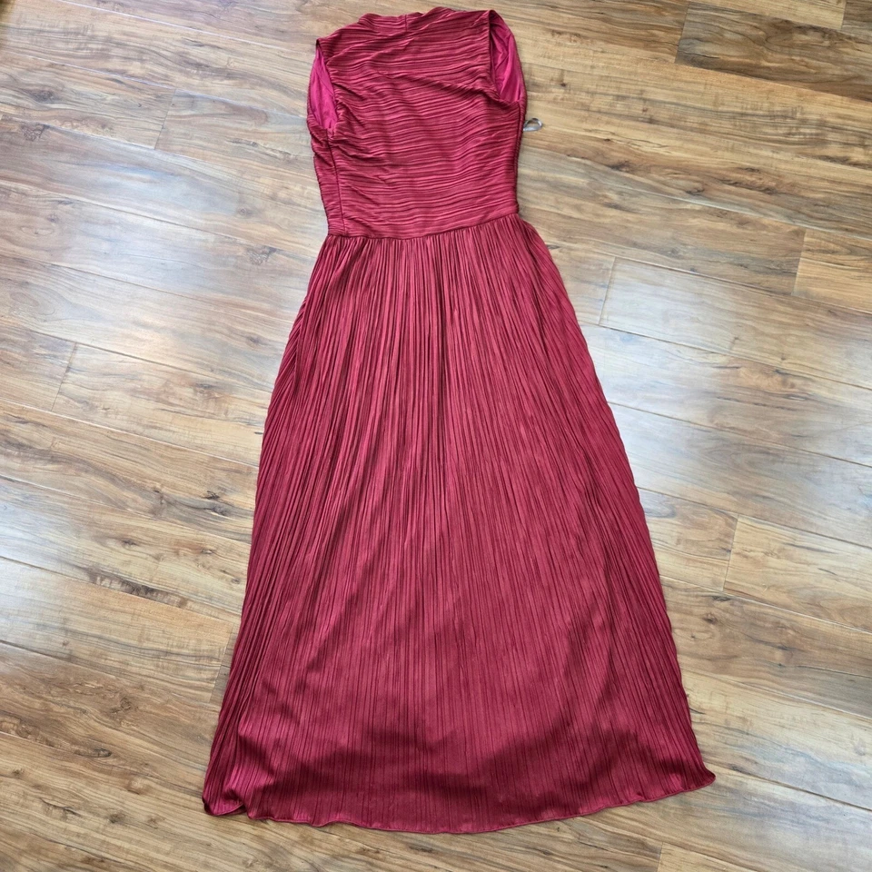 Платье макси Halston Heritage красное плиссированное 2020-е размер 8 элегантное шикарное струящееся б/у в отличном состоянии - Изображение 3 из 4