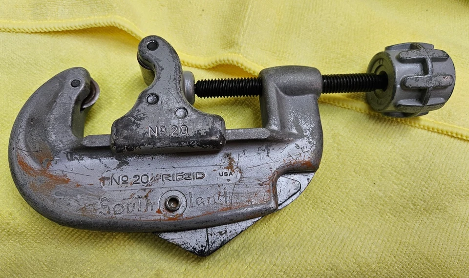 RIDGID No. 20 Pipe Cutter 5/8"–2 1/8" USA Made – Quality Tool - Image 3 of 4