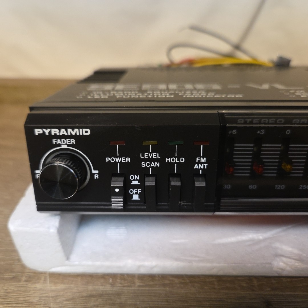 Pyramid Equalizer SE906-VL-LED NEW NOS 300 Watt Amp 80's Vintage