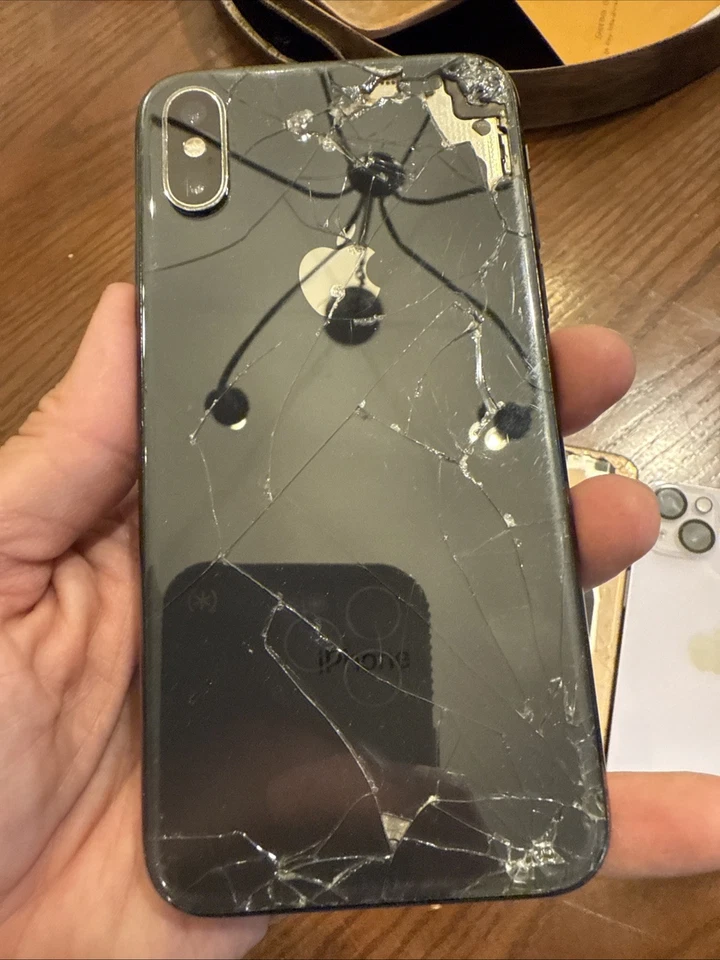 Parts Only Lot of 4 iphones PARTS ONLY Parts Only - Image 2 of 4