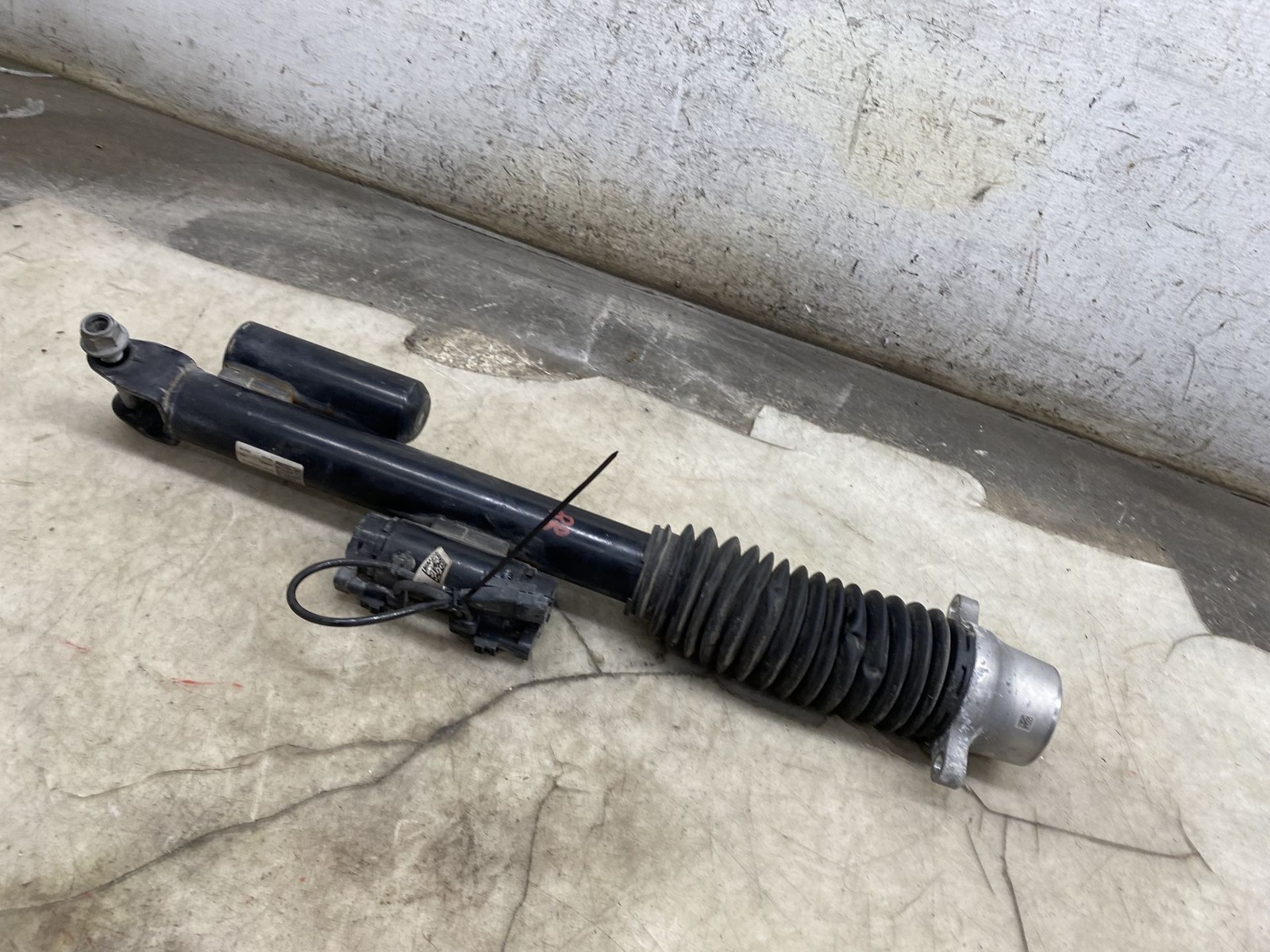 2020-2024 ASTON MARTIN DBX OEM 4.0L V8 RIGHT REAR SHOCK ABSORBER MY83-18W002-AA