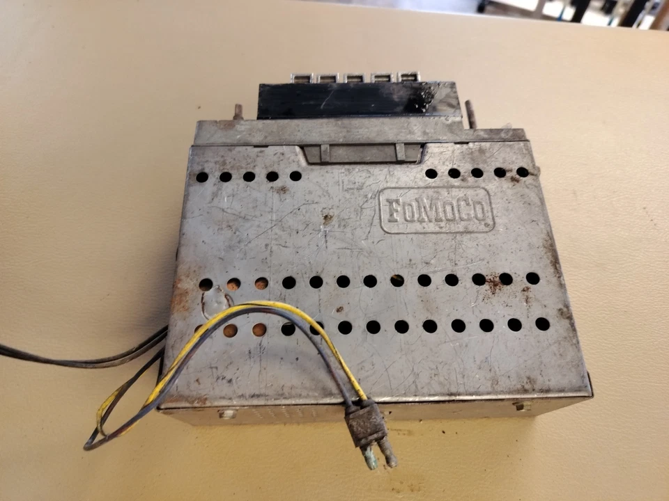 1967 MERCURY COMET CYCLONE FACTORY AM RADIO ORIGINAL 7TPG Not Tested - Image 4 of 4