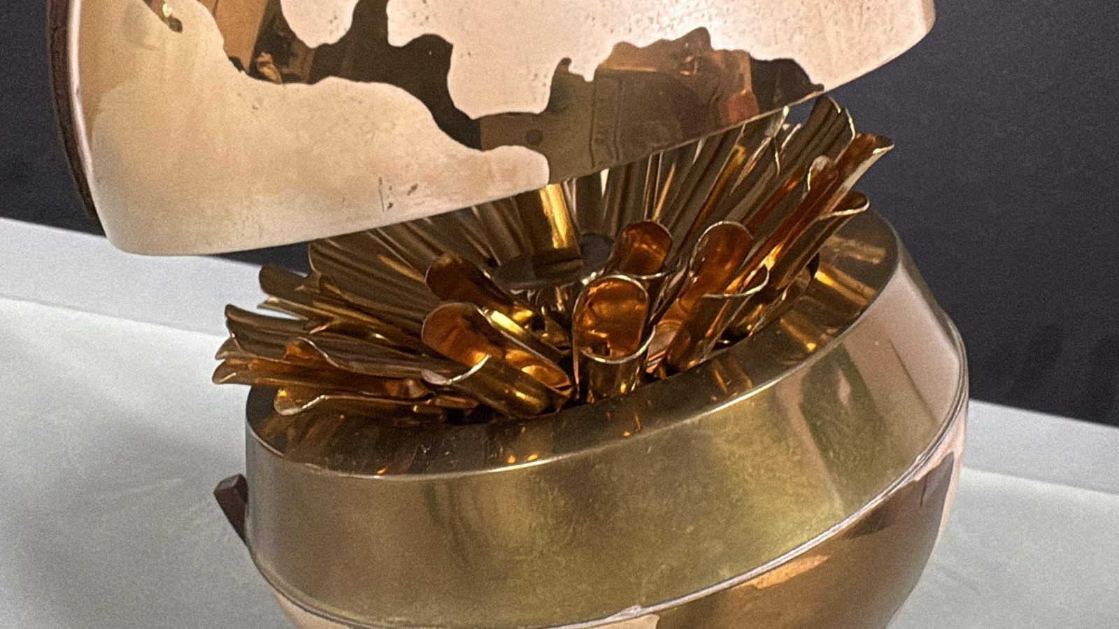 VINTAGE MID 1900'S FLOWERY GLOBE SHAPED BRASS CIGARETTE HOLDER