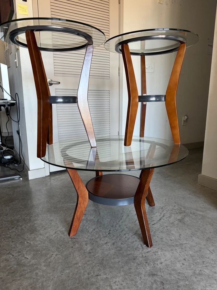 Juego de mesa redonda Signature Design by Ashley Furniture (mesa de centro y 2 extremos) Foto 4 de 4