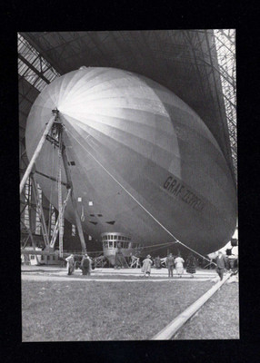 Zeppelin LZ 127 - Vor der Ausfahrt in Friedrichshafen  (Zep3-29)