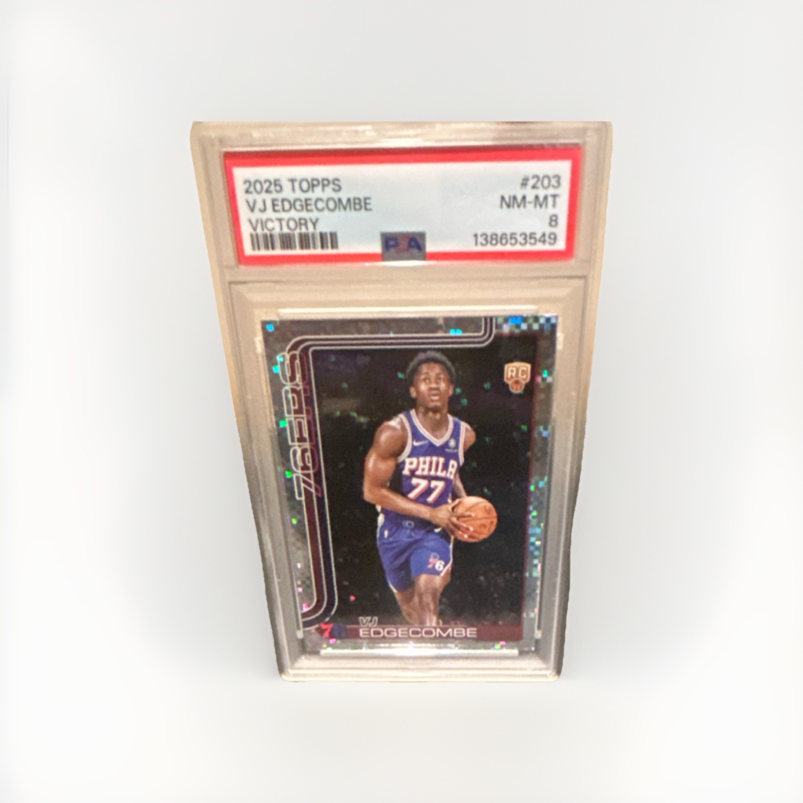 Topps 2025-26 VJ Edgecombe Rookie Victory Parallel PSA 8 #203 76ers
