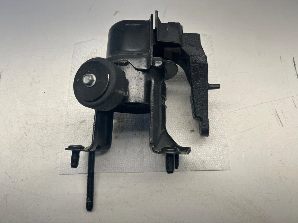 OEM ENGINE LEFT MOUNT FOR 2022 2023 TOYOTA SIENNA 2.5 HYBRID / PLS MATCH PHOTOS - Image 3 of 4