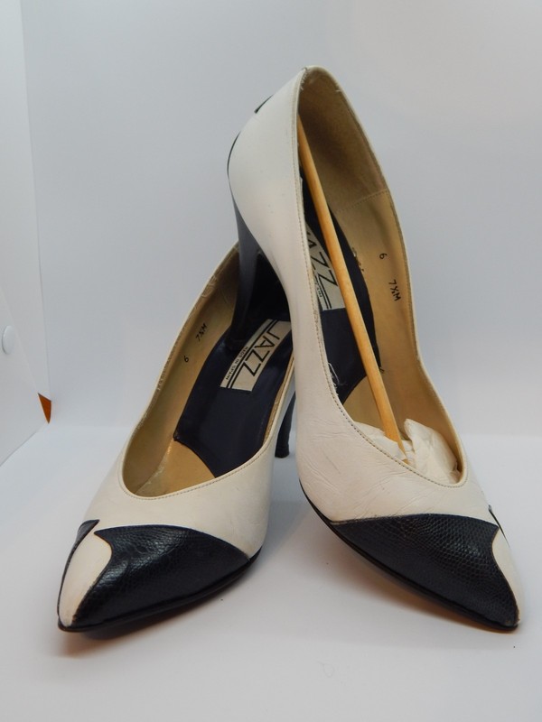 Vintage 1980s Navy & White Jazz Women's Shoes Sz 7.5 Leather Pumps Original Box