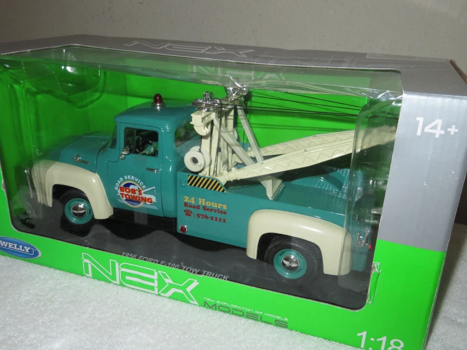 1956 FORD F-100 TOW TRUCK WRECKER  WELLY 1:18  OPENING HOOD DOORS. TOW BAR MOVES - Image 3 of 4