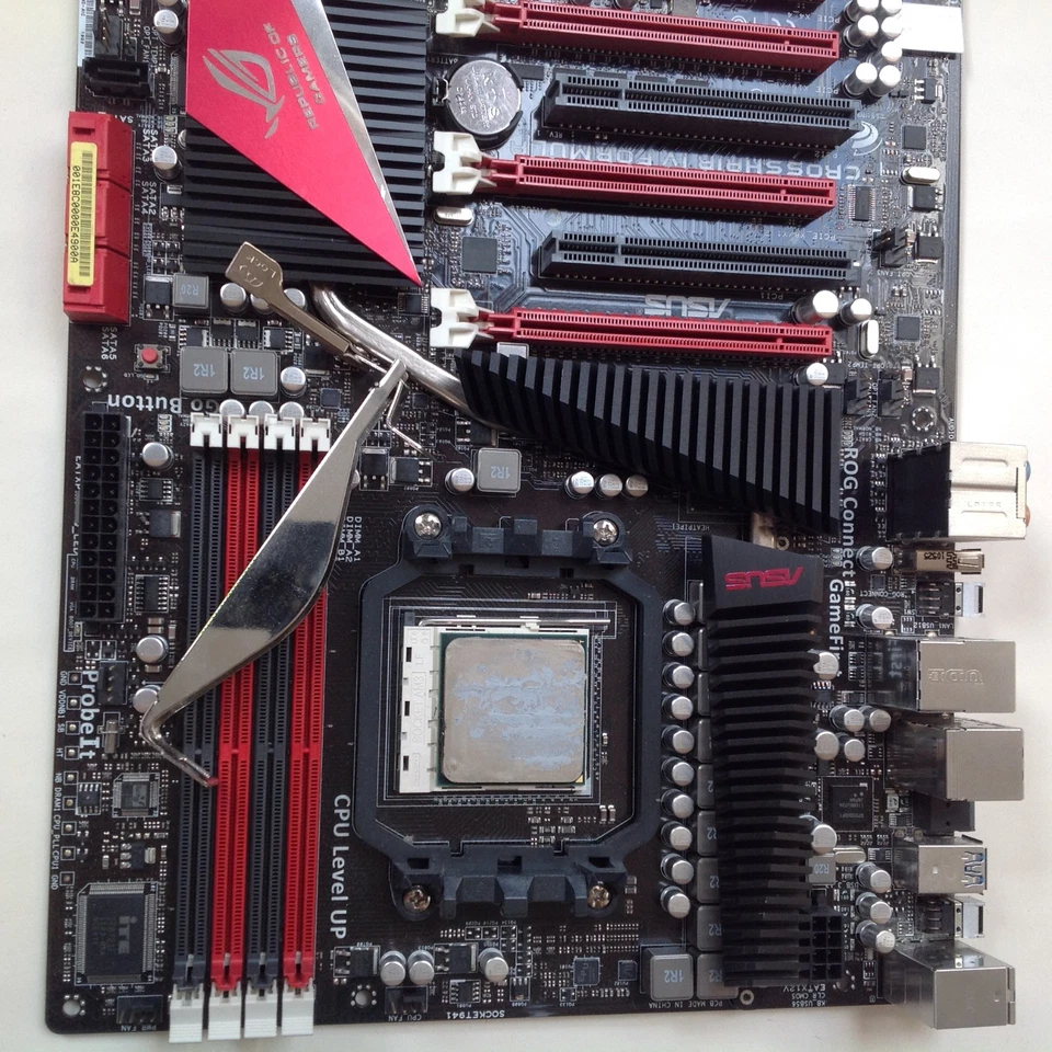 Asus ROG CROSSHAIR IV FORMULA AM3 AMD Motherboard Heat sink 3GHz CPU - Image 2 of 4