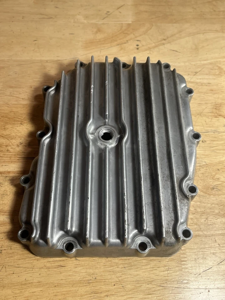 1977-1983 Suzuki GS 550 GS550E/L Engine Oil Pan OEM w/ Drain Plug & Bolts CLEAN⭐ - Image 2 of 4