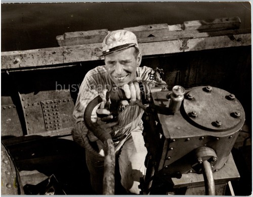 Vintage 1951 African Queen Humphrey Bogart Movie Set Photo #04 - Picture 2 of 3