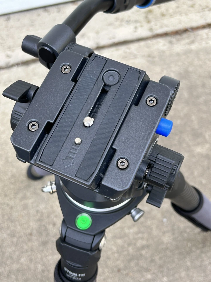 Trípode de fibra de carbono Induro GIT303 Stealth + cabezal de video Benro S6 y bolsa para cámara Foto 4 de 4