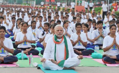 INDIA PM NARENDRA MODI MASS YOGA GLOSSY POSTER PICTURE PHOTO PRINT BANNER 9571