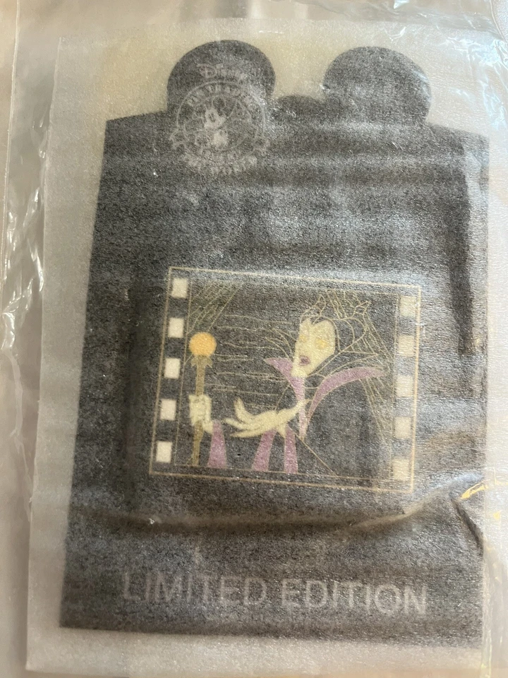 JUMBO DISNEY SHOPPING MALÉFICA VILLANO CABALLETE MARCO DE PELÍCULA LE 300 PIN RARO Foto 4 de 4