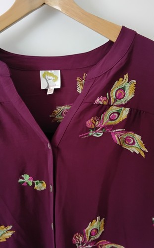 Camicia nuova con etichette Fig & Flower Anthropologie 2X Boho Bottoni Rotolo Tab Ricamata Floreale - Foto 2 di 8