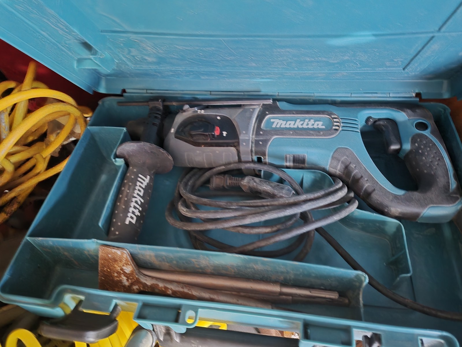 Makita Corded Electric Demolition Hammer with Carrying Case and Chisel Tool