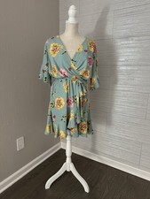 Umbra Tie V neck Knee Length Dress Floral Size Medium - Versatile Fit!