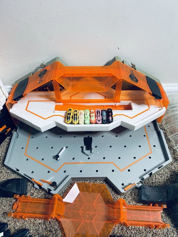 LARGE LOT HEXBUG Nano Hive Habitat Playset w/ Tracks & Accessories + 8 Bugs - Image 3 of 4