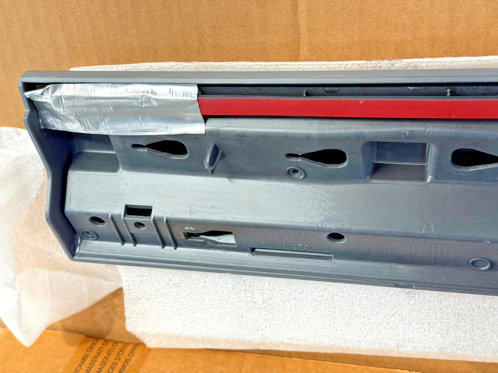 NEW OEM 16-24 MASERATI LEVANTE REAR RH DOOR MOLDING TRIM 670035237 DX OEM