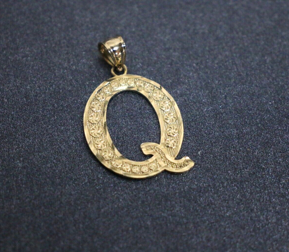 10K Solid Yellow Gold Initial Letter Q Pendant 2.… - image 1